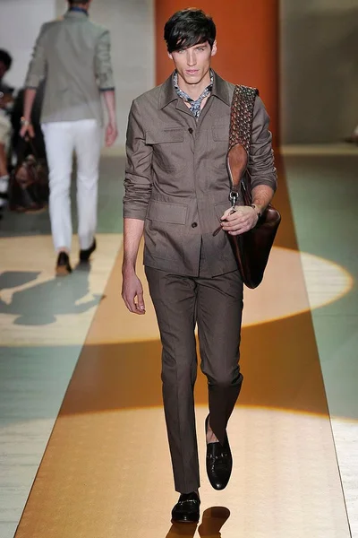 Look 9